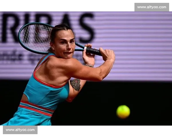 郑钦文晒温网装备：紫色战袍 + 定制战拍，草地战术升级剑指突破